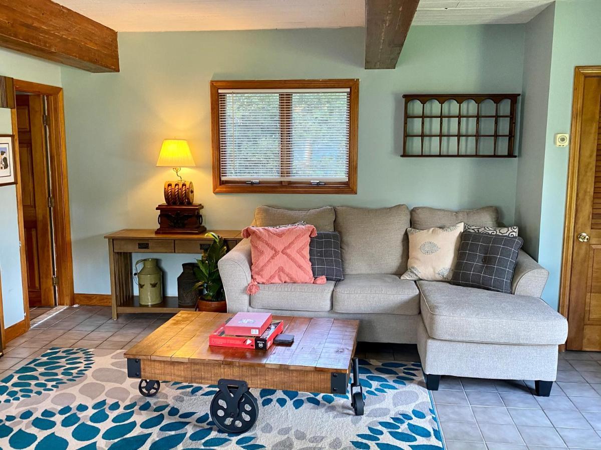 1 Bed Cottage, Partial Waterviews & Water Access Westport Exteriör bild